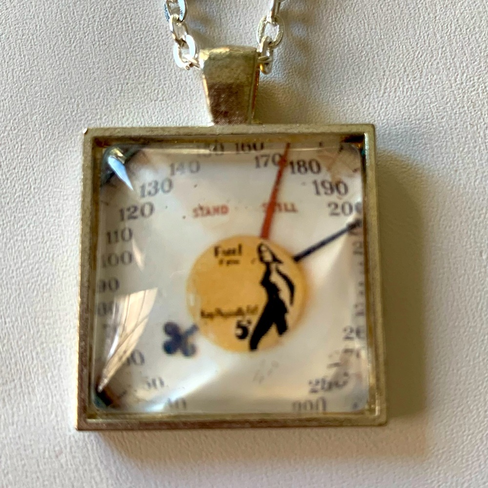 Necklace gauge  industrial tech